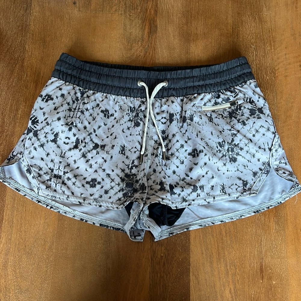 NWT Vuori Clementine Shorts